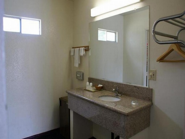 American Inn & Suites LAX Airport image 19